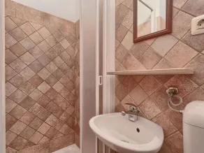 Skøn  feriebolig for 6 personer med WIFI, klimaanlæg, pool, TV, terrasse og kæledyr tilladt - Image 5