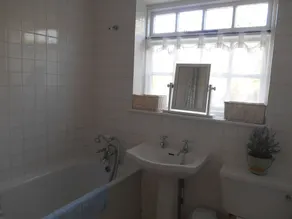 Mersea Island Cottage by the beach and waterside. Let the train take the strain. - Image 2
