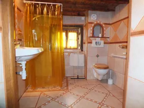 Gite rural \"Félix\" 9 pers. 4 bdr. with large handi-accessible saltwater swimming pool - Image 5