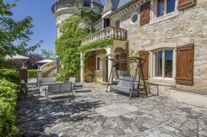 Château Près de Cahors Avec Piscine Privée et Salle de Sport - Image 4