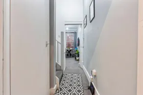 Luxury London Apartment With 3 Bedrooms - Image 2