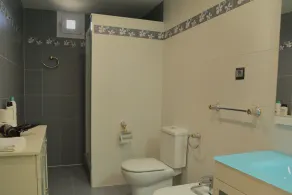 Casa de Lujo con Encanto y Piscina Dentro de Candeleda - Image 4