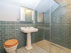 Velindra Farm Cottage - Image 4