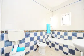 Retreat w/ BBQ & heatable pool in Galé, Algarve - Image 3