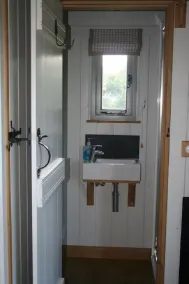 Rural Shepherds Hut - Image 4