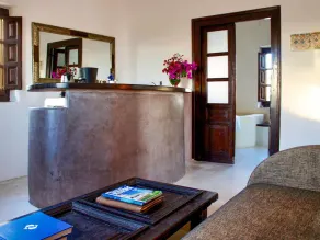 Extravagant Villa in Megalochori - Image 2