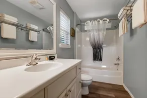 Cozy Lake Retreat with Stunning Views! 2 separate Living areas, Pet Friendly. - Image 2