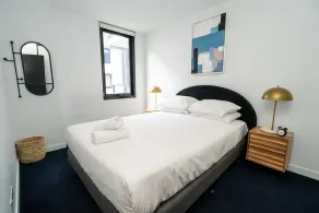 Idyllic 1-Bed Near Popular Shopping Streets - Image 4