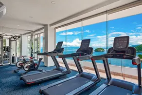 Lavish seaside escape with oceanfront views, amazing pool & pool spa - Image 2