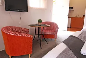 Suite 26 - Town Central - Walk To Cafes - Sleeps 3 - Image 5