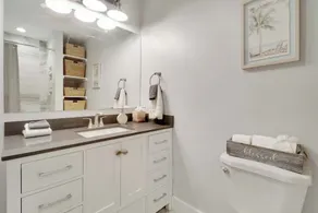 Cutting-edge & Cozy 4 Bed 2 Bath North Palm Beach! - Image 3
