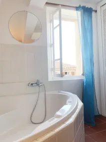 Charming house in a Provencal village 20 minutes from the beach - Image 5