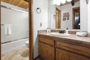 Enjoy the Sauna and 6 Unlimited SHARC Passes with Great Location! - Image 5