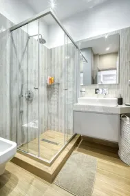 Stylish, Sunny New 2 Bedroom, Prime Central Athens - Image 2