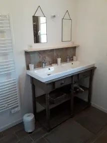 Casa nova em um nível com pátio interior fechado à privacidade - Image 4