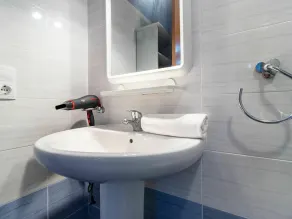 Confortable appartement avec WIFI, piscine, climatisation, TV, terrasse et animaux admis - Image 5