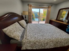Relax at cozy 3-Bedroom cottage on the lake - Image 3