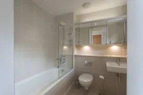 Only 1 of 2 flats in Horizon View offering top floor and 6 windows onto the sea - Image 2