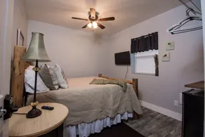 Secluded Gem 3bd/2Bth w/ Hot Tub, AC,  & Self Check In - Image 4