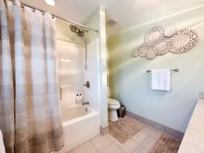 Beauty For Ashes Retreat -Luxury Waterfront 2700 SQ FT; Buckroe Beach; Sleeps 10 - Image 4