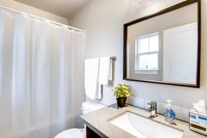 Modern A/C Home-close to Seattle,Boeing,Snohomish Weddings.Large yard w/ firepit - Image 3