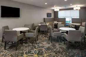 Indulge in Home-Like Comfort! Free Breakfast, Pets Allowed, Private Parking! - Image 5