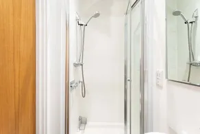 Bright & Comfortable Angel Apartment - Image 3