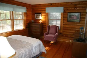 Beautiful Log Cabin with Private Dock and Boat Ramp - Image 5