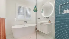 Hamptons House - Stylish Waterfront - Holiday Yamba - Image 3