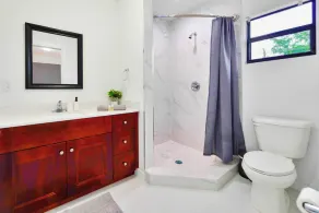 Prime Location Duplex for a Relaxing Stay - Image 4
