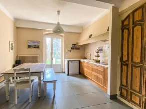 Stor villa omgiven av tallar i Provence - Image 4