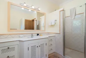 Semi-detached house, 500m from the lake in Quinta do Lago, perfect for your vacation - Image 3
