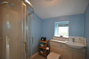 Carpenters Cottage- coastal stay with garden - Image 3