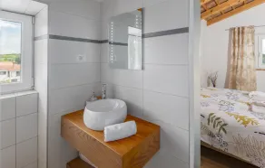 4 Bedroom Cozy Home In Dracevac - Image 4