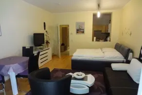 Cozy apartment with balcony and view of the greenery, only a few meters to the beach - Image 3