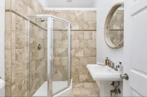 Beautiful, spacious, newly renovated house close to Ditch plains - Image 3