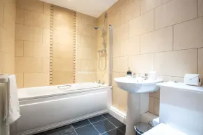 Apartment 9 - Image 4