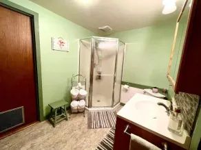 River front house with HOT TUB! - Image 3
