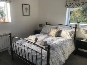 3 bedroom accommodation in Whitchurch - Image 3