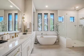 Exquisite Dog-Friendly Home with Balcony, Enclosed Yard, Central AC, & W/D - Image 2