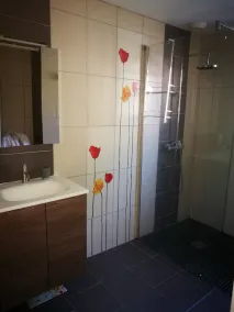 COMFORTABLE FAMILY HOME - Image 3