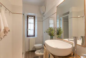 Umgeben von Grün und Natur, eine neu restaurierte Villa und ein Nebengebäude, ideal für eine Gruppe - Image 3