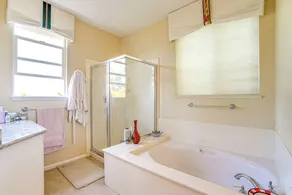 1 Block to Bay: Pet-Friendly Retreat in Alameda! - Image 4