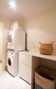 Adelaide | 3BR Norwood Townhouse | Fringe Stay + Wi-Fi + Parking + Smart TV | Walk Everywhere - Image 3