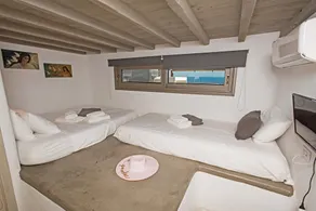 Holiday Home 'Aris Sky Suite Private Mini Poolspa' with Sea View, Wi-Fi and Air Conditioning - Image 5