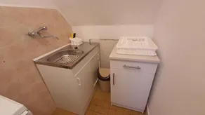Holiday apartment with wifi and parking - Image 3