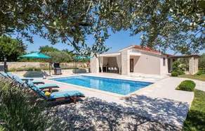 Beautiful home in Marcana - Image 3