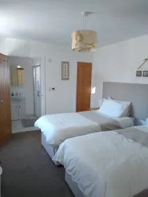 farm cottage with hottub - Image 3