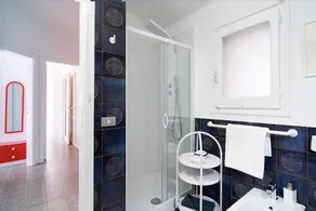 Seafront Villa with private pool - Image 5