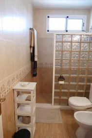 Lovely detached house with all comforts, swimming pool and not overlooked! - Image 3